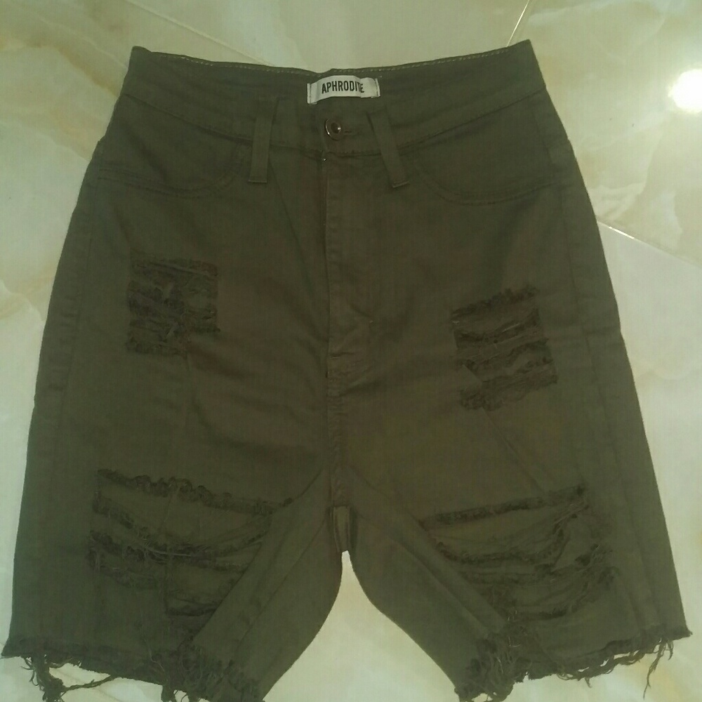 Frayed Bottom Shorts with Destruction Army Green